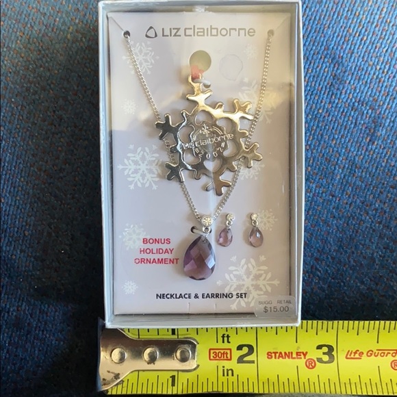 Liz Claiborne Holiday Set - Picture 8 of 8